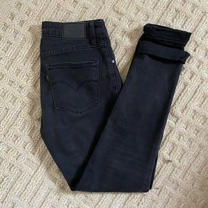 Black Levi’s - High Rise Skinny - Size 27